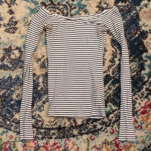 Slim striped long sleeves hollister tee!!